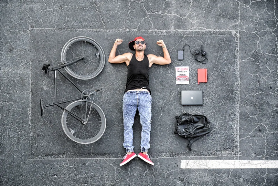 Editorial lifestyle photograph for choosing a daypack for sightseeing.