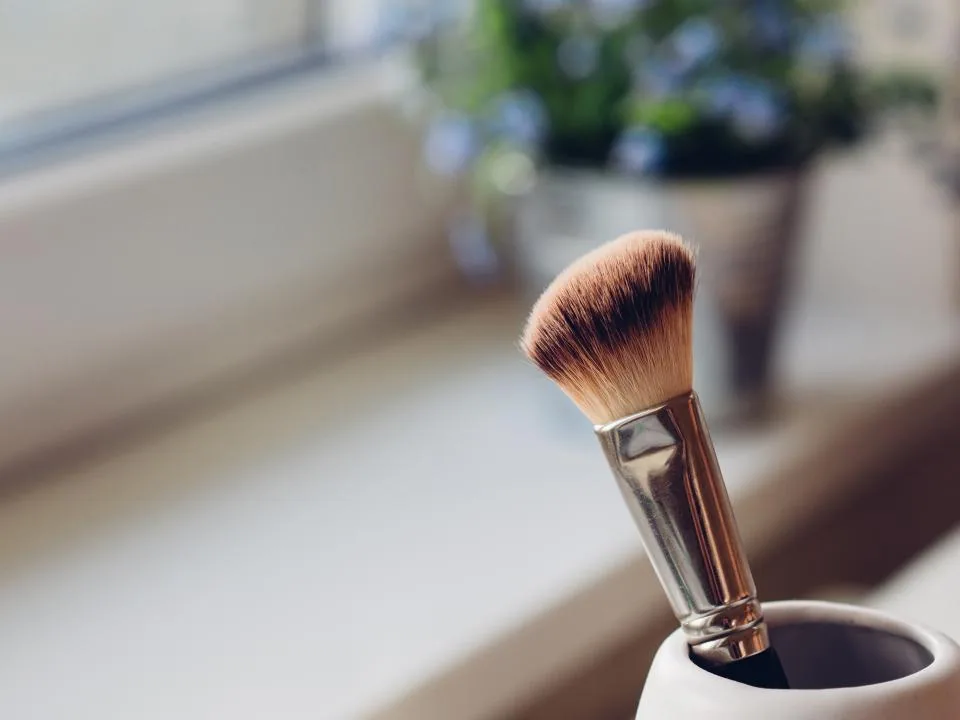 Editorial lifestyle photograph for choosing makeup for long workdays.